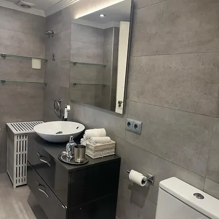 Prime Location Lower Floor With Swimming Pool Apartment *