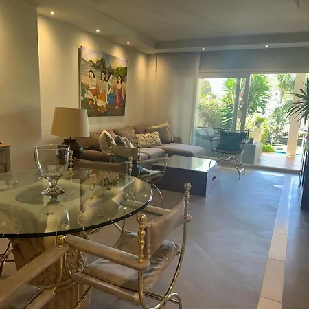 Apartment Prime Location Lower Floor With Swimming Pool